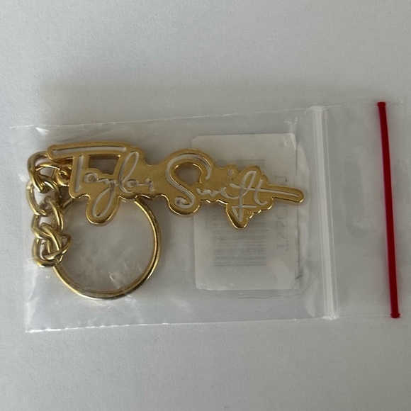 NWT Taylor Swift Fearless Era Keychain - Picture 3 of 3